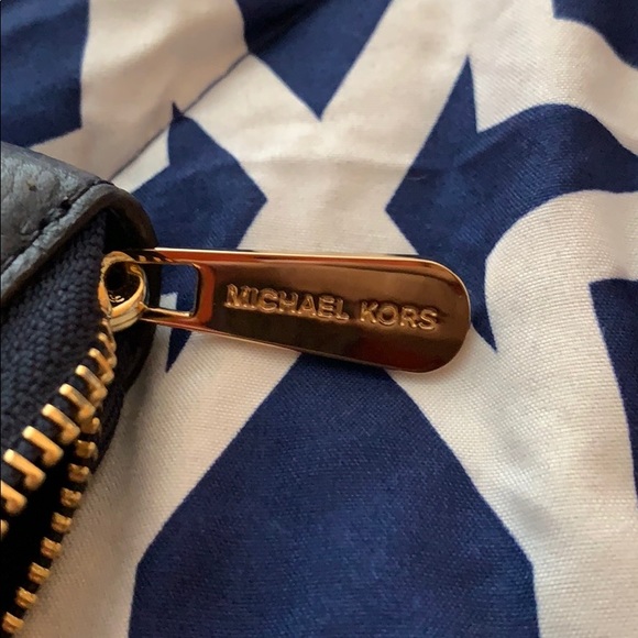 Michael Kor wristlet - Picture 4 of 14